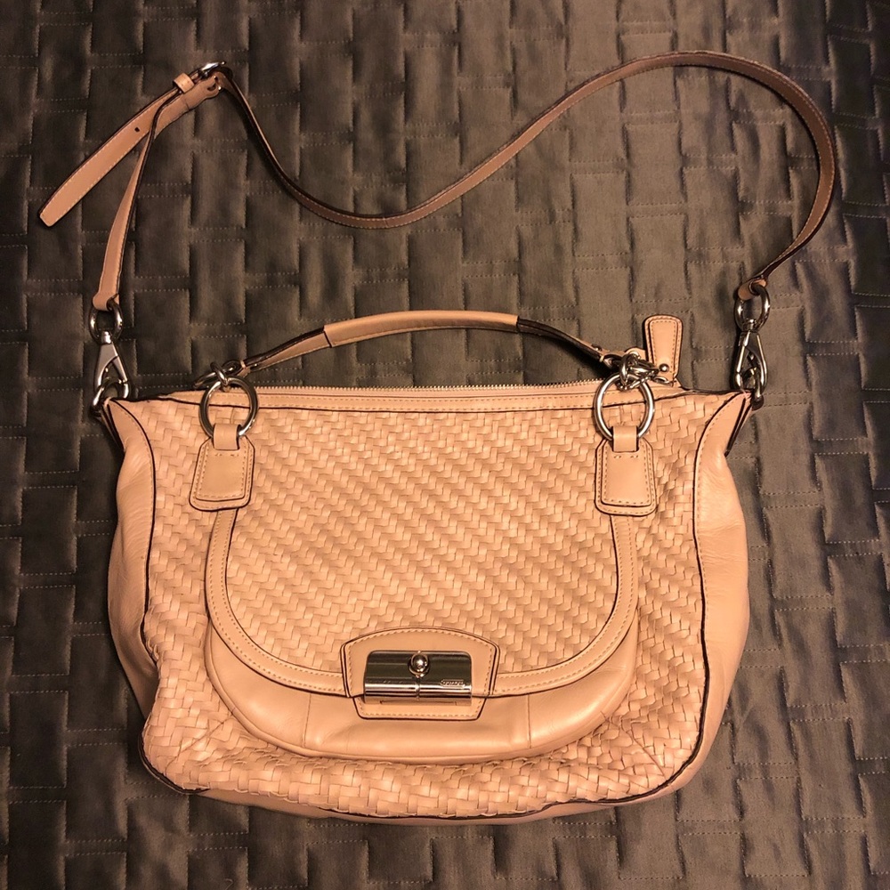 Kristin woven leather round